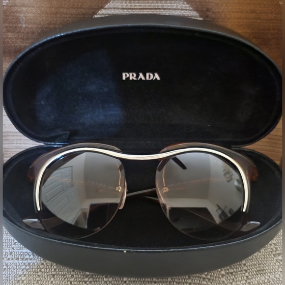 Prada sunglasses - Picture 3 of 10